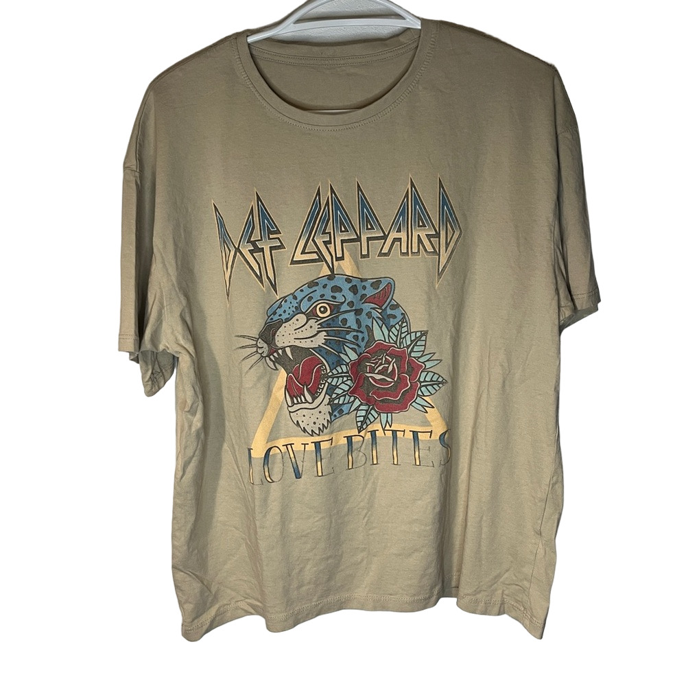 Def Leppard Tan Love Bites Graphic Tee Women's Large